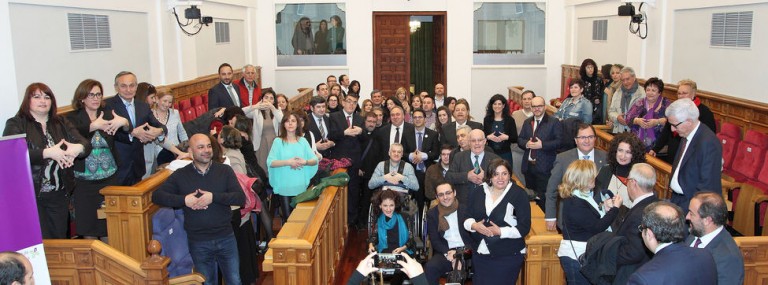 El PP pide más centros para las enfermedades extrañas.